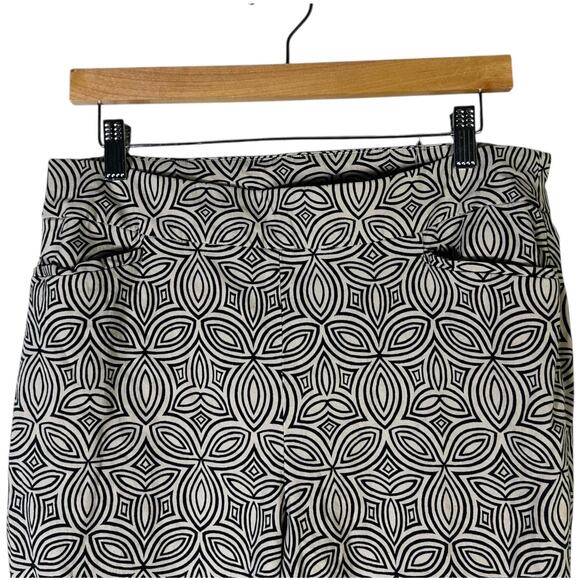 Chico’s Geometric Print Stretch Pants Womens 12R Black Tan Modern Workwear - Picture 3 of 6